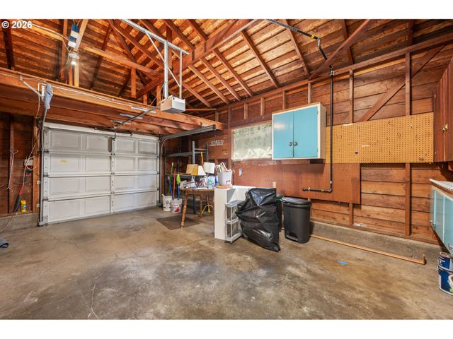 880 HUGHES St, Eugene, OR 97402