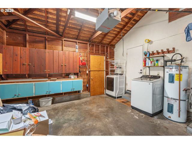 880 HUGHES St, Eugene, OR 97402