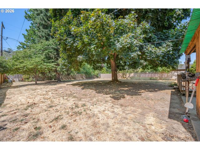 880 HUGHES St, Eugene, OR 97402