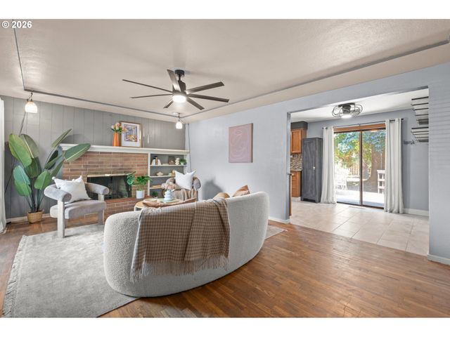 880 HUGHES St, Eugene, OR 97402