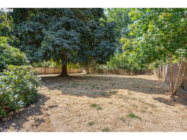 880 HUGHES St, Eugene, OR 97402