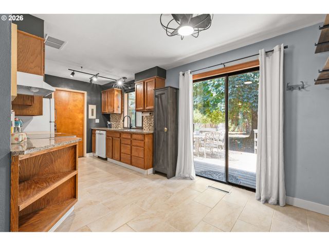 880 HUGHES St, Eugene, OR 97402