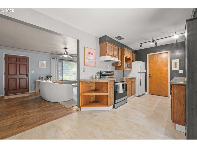 880 HUGHES St, Eugene, OR 97402