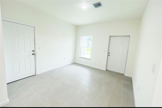 4105 19th ST SW, Lehigh Acres, FL 33976