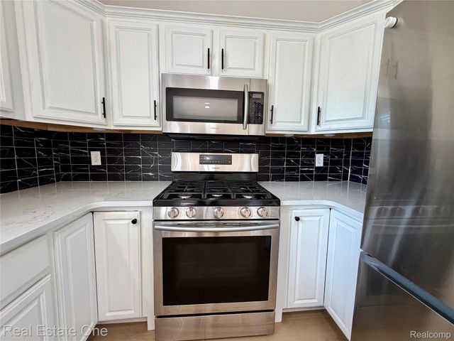 1930 Alexander Drive, Westland, MI 48186