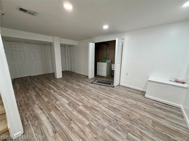 1930 Alexander Drive, Westland, MI 48186