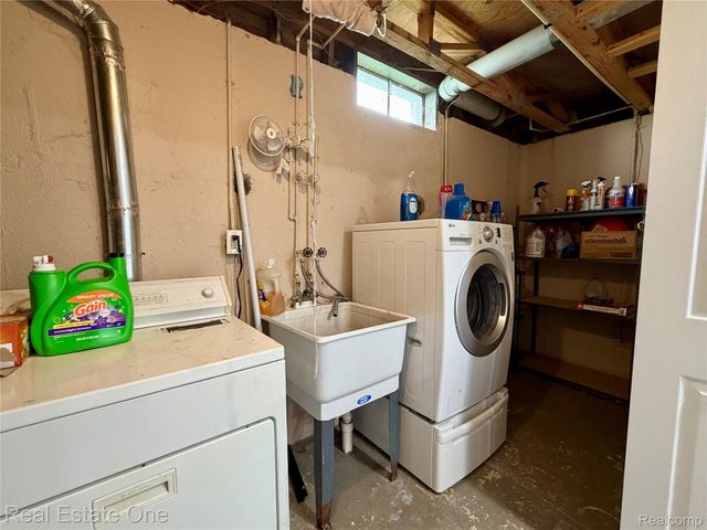 1930 Alexander Drive, Westland, MI 48186