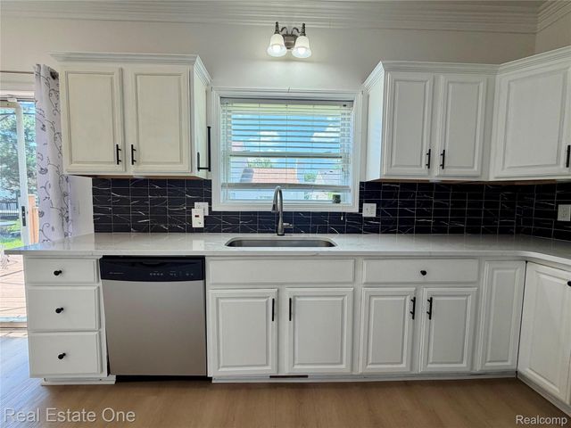 1930 Alexander Drive, Westland, MI 48186
