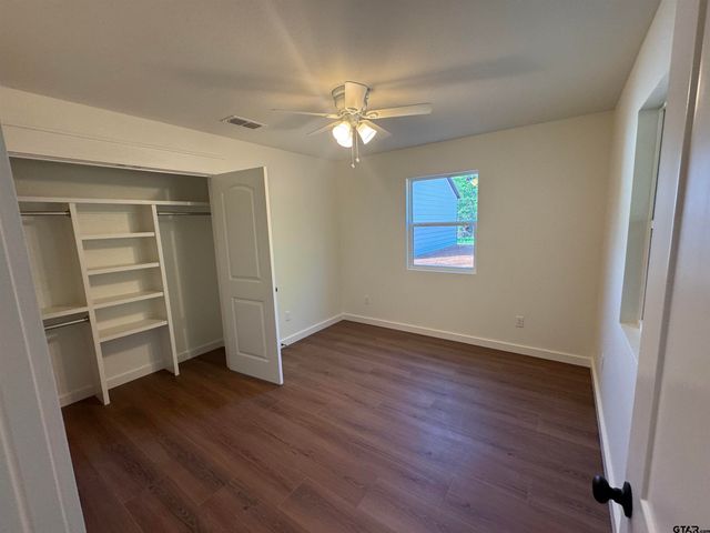 21070 C R 4147, Lindale, TX 75771