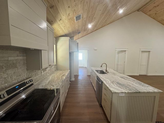 21070 C R 4147, Lindale, TX 75771