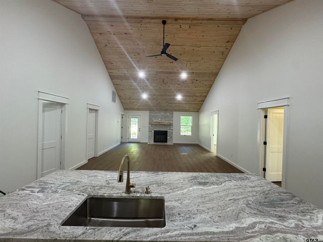 21070 C R 4147, Lindale, TX 75771