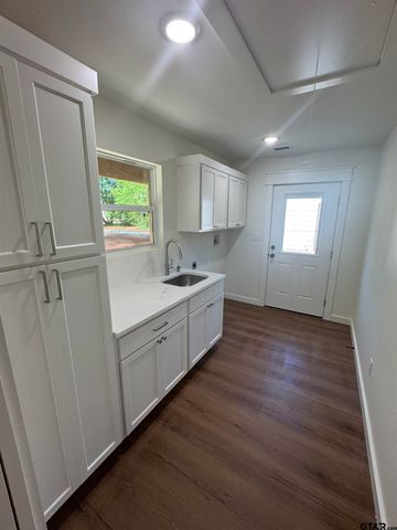 21070 C R 4147, Lindale, TX 75771