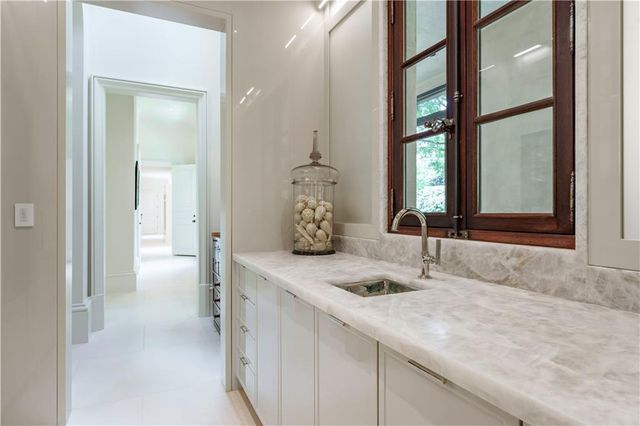 225 W Paces Ferry Road NW, Atlanta, GA 30305