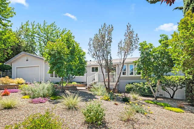 4408 Shorthorn Rd, Rescue, CA 95672