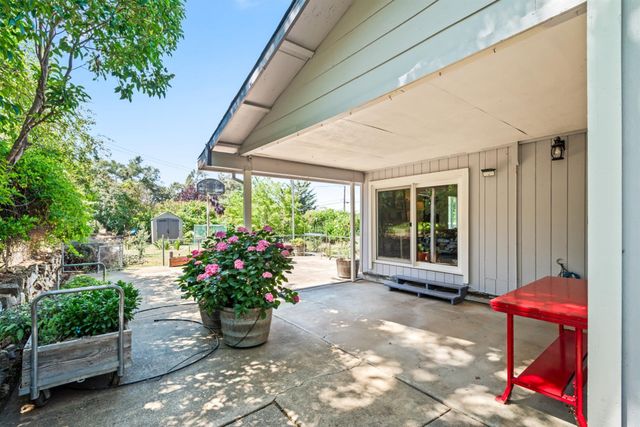 4408 Shorthorn Rd, Rescue, CA 95672