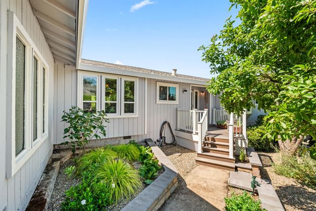 4408 Shorthorn Rd, Rescue, CA 95672