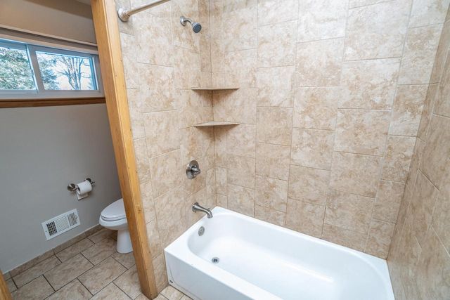 6349 Nabob DRIVE, West Bend, WI 53095