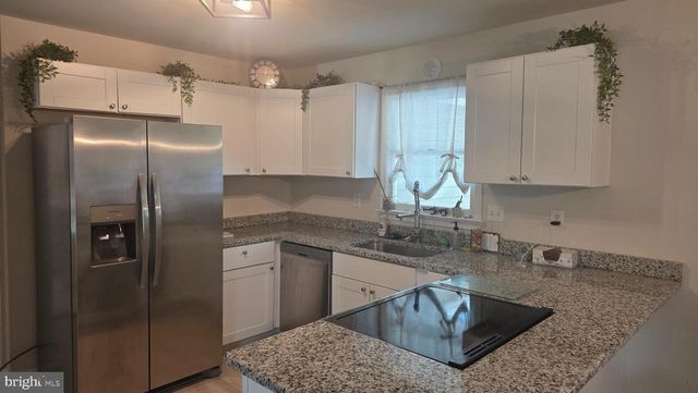 1002 EASTOVER PKWY, Locust Grove, VA 22508
