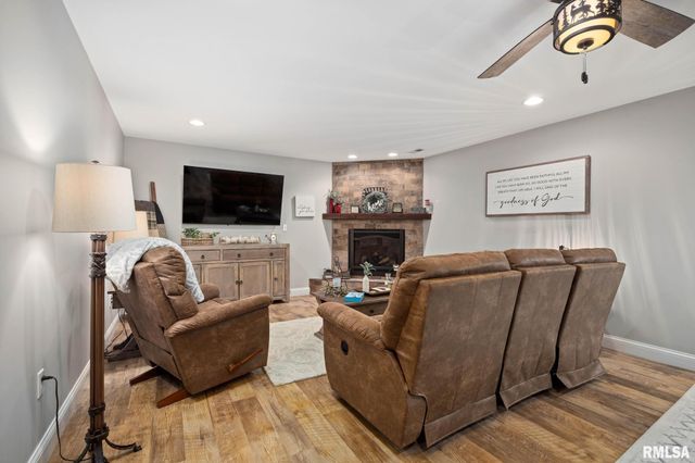 1615 ASPEN Drive, Washington, IL 61571