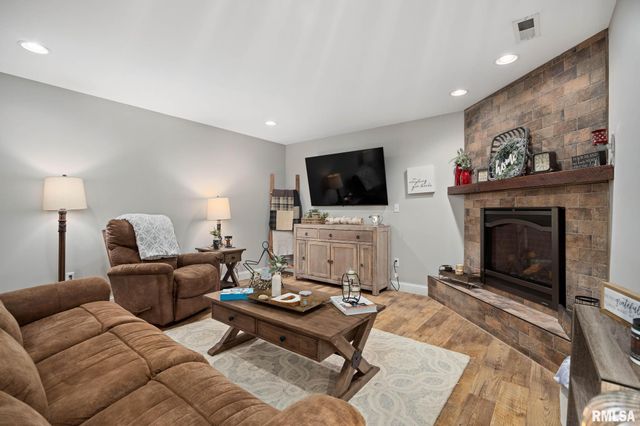 1615 ASPEN Drive, Washington, IL 61571