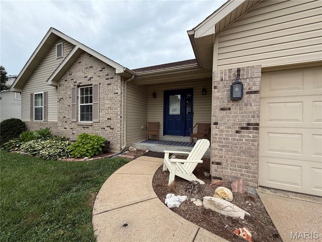 102 Winter Valley Drive, Fenton, MO 63026