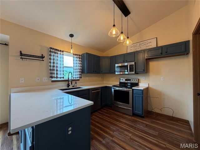102 Winter Valley Drive, Fenton, MO 63026