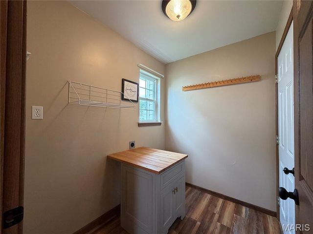 102 Winter Valley Drive, Fenton, MO 63026