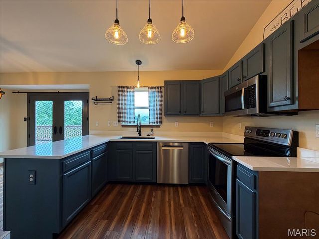 102 Winter Valley Drive, Fenton, MO 63026