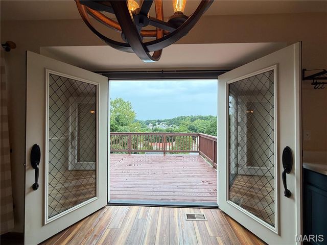 102 Winter Valley Drive, Fenton, MO 63026