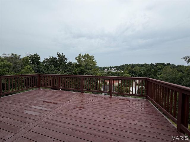 102 Winter Valley Drive, Fenton, MO 63026