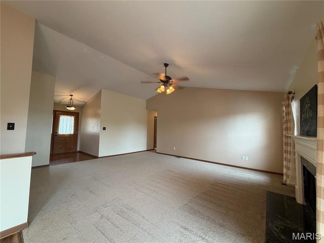102 Winter Valley Drive, Fenton, MO 63026