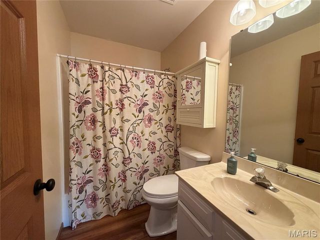 102 Winter Valley Drive, Fenton, MO 63026