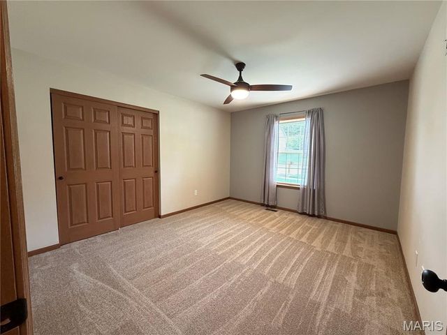 102 Winter Valley Drive, Fenton, MO 63026