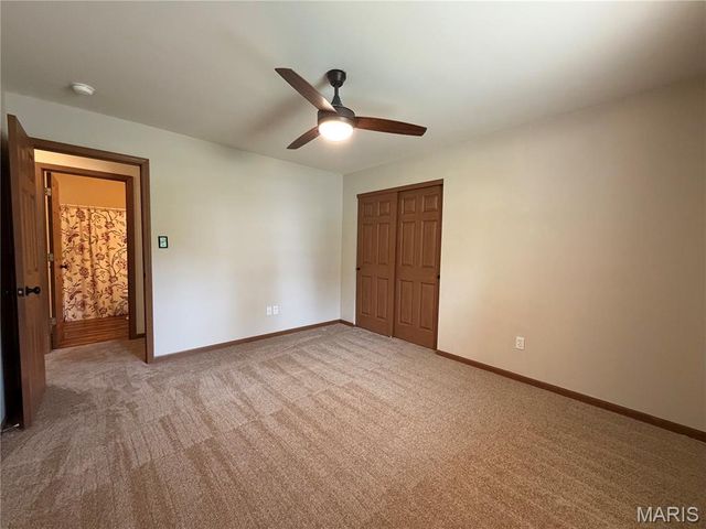 102 Winter Valley Drive, Fenton, MO 63026