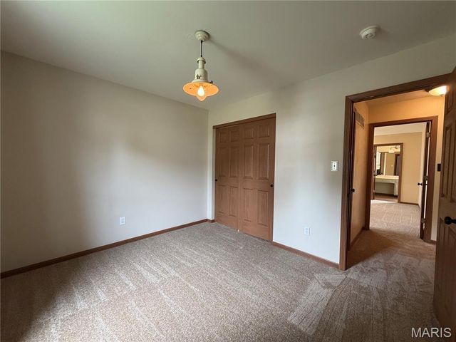 102 Winter Valley Drive, Fenton, MO 63026