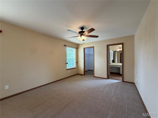 102 Winter Valley Drive, Fenton, MO 63026