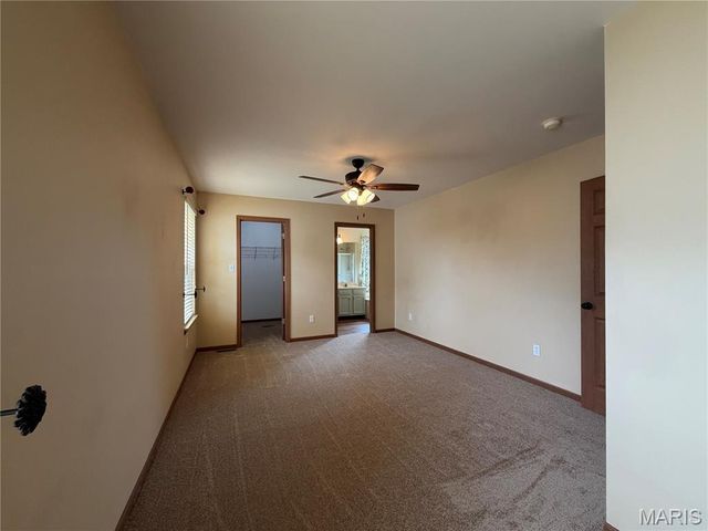 102 Winter Valley Drive, Fenton, MO 63026