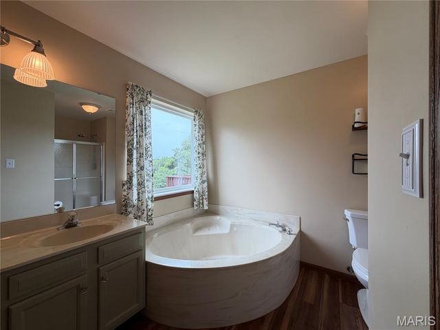 102 Winter Valley Drive, Fenton, MO 63026