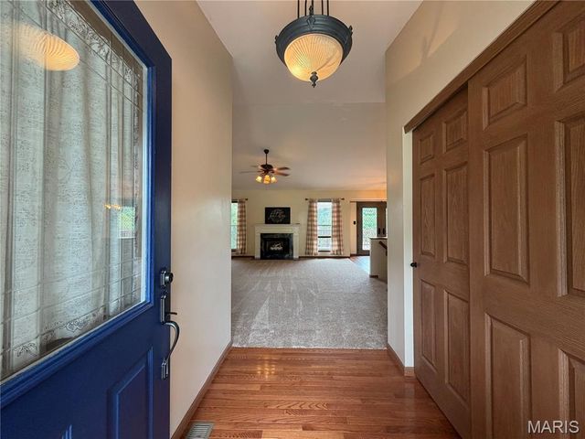 102 Winter Valley Drive, Fenton, MO 63026