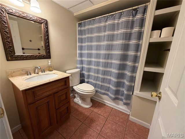 102 Winter Valley Drive, Fenton, MO 63026