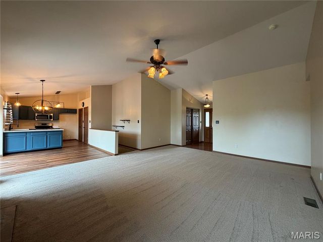 102 Winter Valley Drive, Fenton, MO 63026