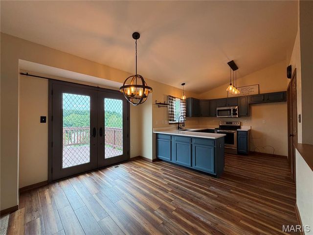 102 Winter Valley Drive, Fenton, MO 63026