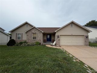 102 Winter Valley Drive, Fenton, MO 63026