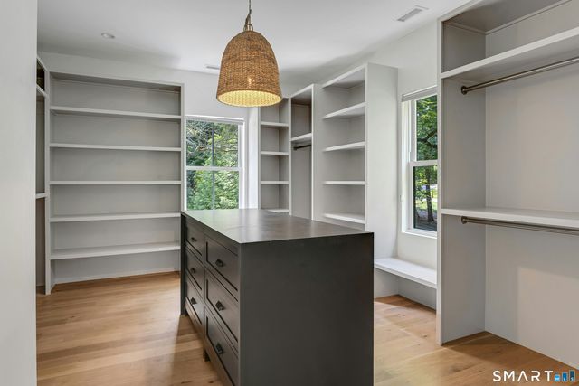 13 Sunswyck Road, Darien, CT 06820