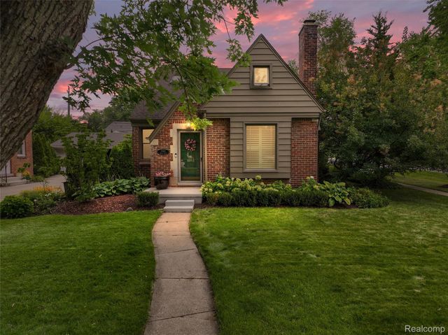 17820 Birwood Avenue, Beverly Hills Village, MI 48025