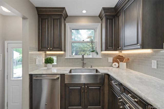 17820 Birwood Avenue, Beverly Hills Village, MI 48025