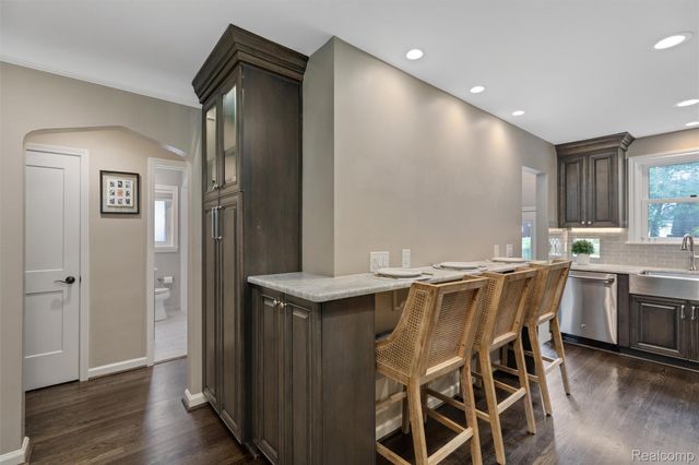17820 Birwood Avenue, Beverly Hills Village, MI 48025