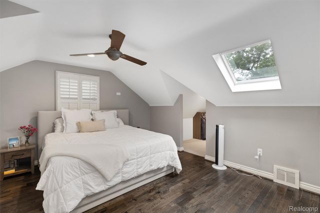 17820 Birwood Avenue, Beverly Hills Village, MI 48025