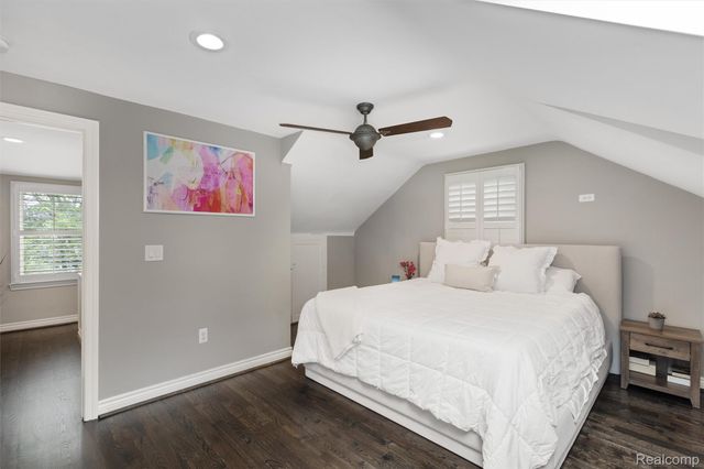 17820 Birwood Avenue, Beverly Hills Village, MI 48025