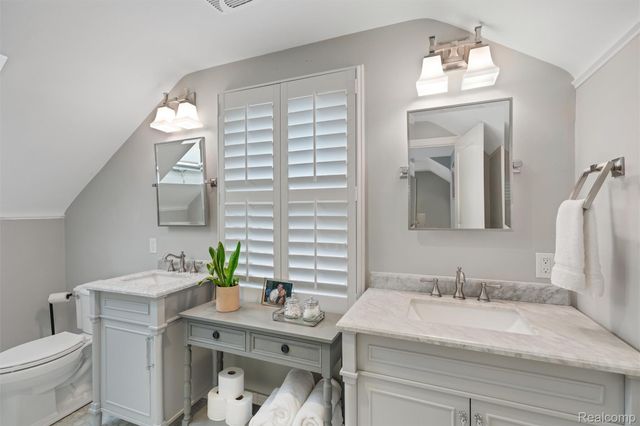 17820 Birwood Avenue, Beverly Hills Village, MI 48025